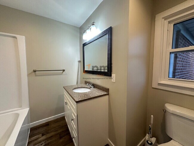 Building Photo - 1506 Rumely St