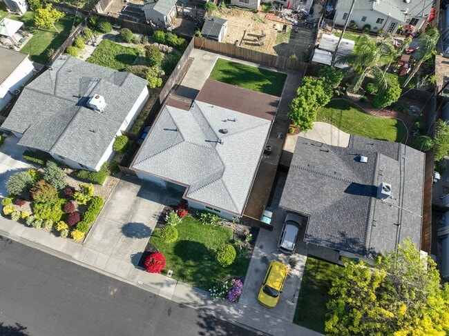 Building Photo - Beautiful Vacaville Home Near Parks, Schools & Shopping