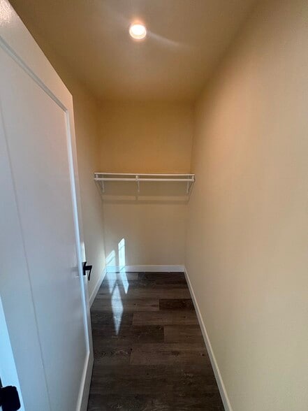 Building Photo - 1651 W 85th St