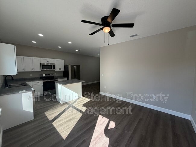 Building Photo - 1418 SE Magnolia Loop