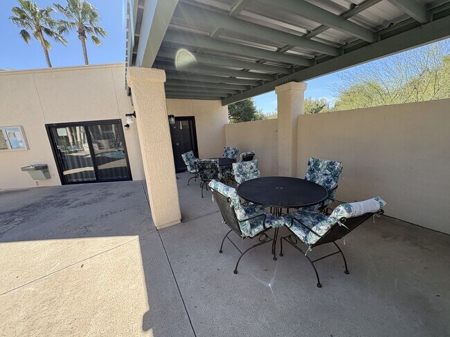 Building Photo - East side condo with community pool/spa/assigned covered parking place