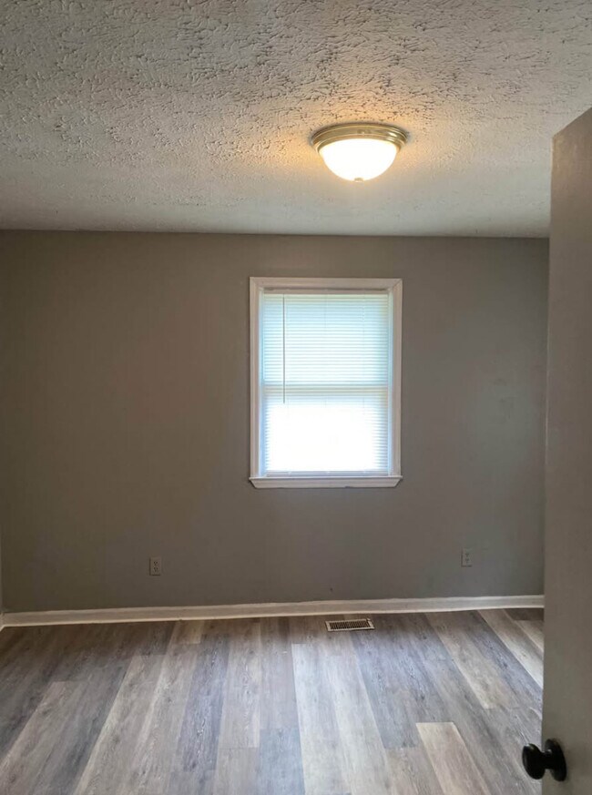 Building Photo - 307 Cude St