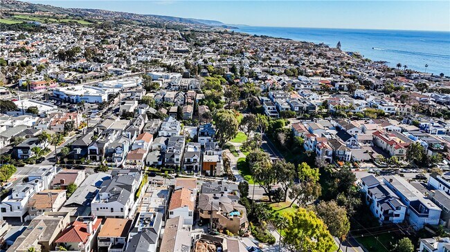 Building Photo - 400 Heliotrope Ave
