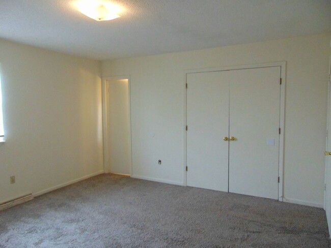Building Photo - Nice 3 Bedroom 2.5 Bathroom Townhome!
