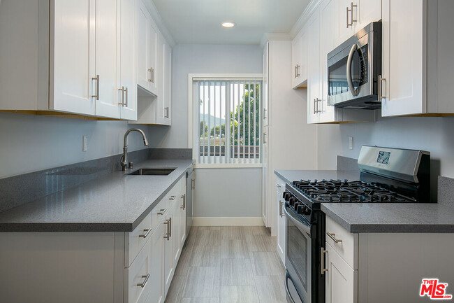 Building Photo - 1136 Spazier Ave