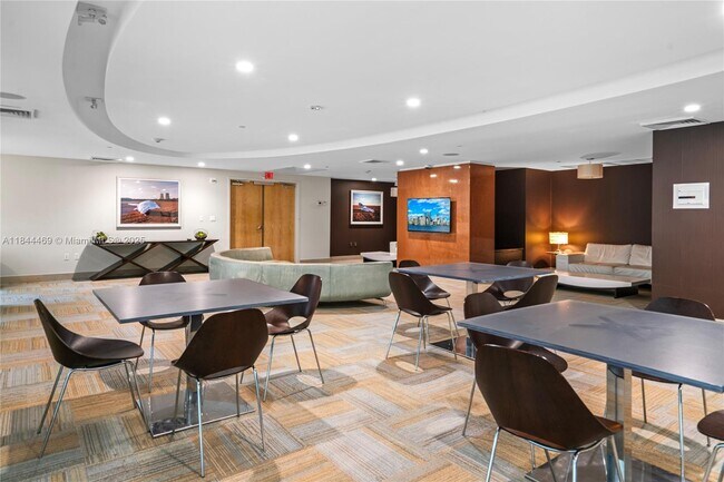 Building Photo - 951 Brickell Ave