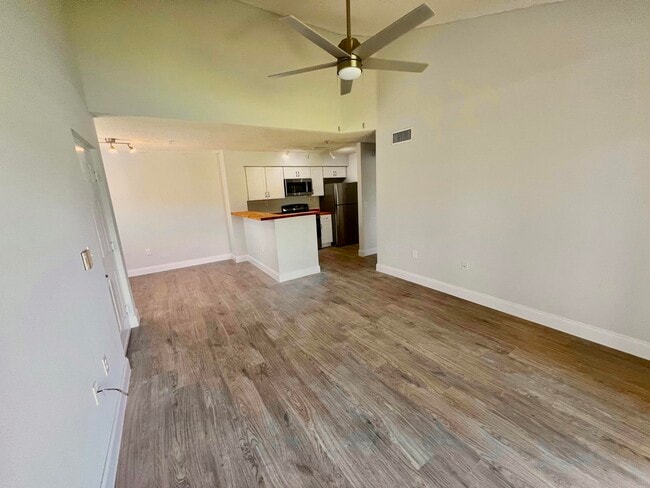 Building Photo - 7840 Sonoma Springs Cir