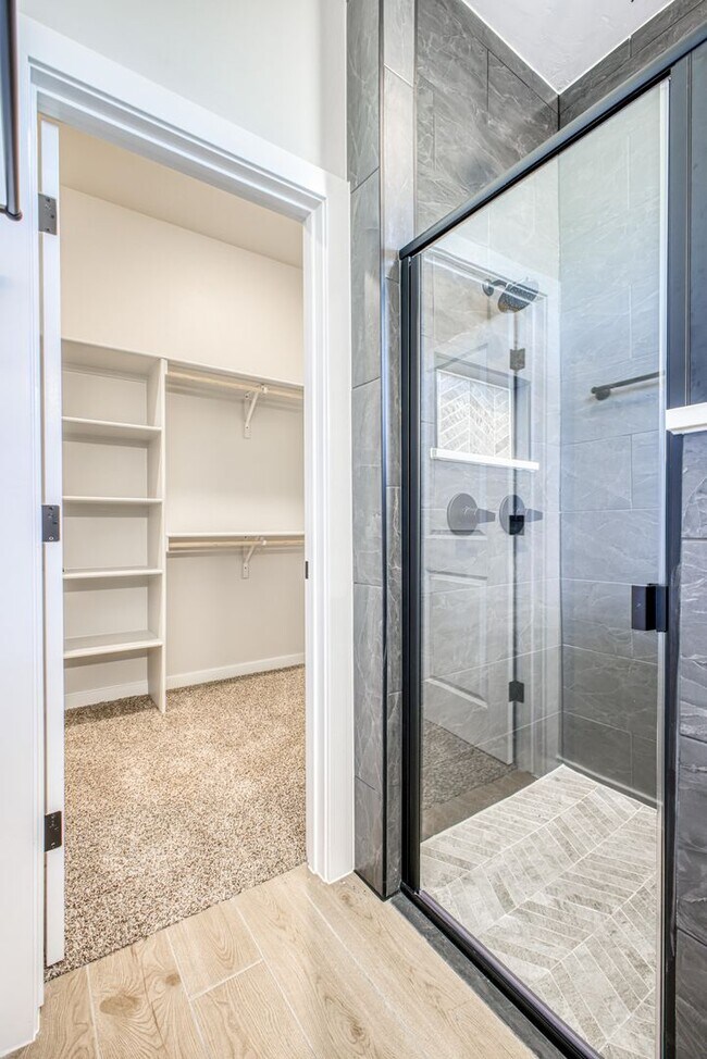 Building Photo - Beautiful East side House 4 bed-2.5 baths, part of The  Club that includes Swimming Pool, Gym, Te...