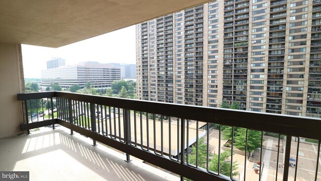 Building Photo - 3705 S George Mason Dr