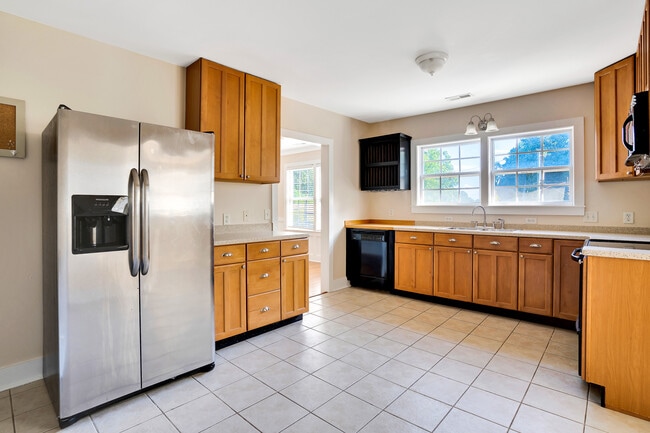 Building Photo - 1607 Knickerbocker Ave