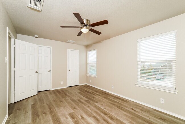 Building Photo - 4001 Legend Pond