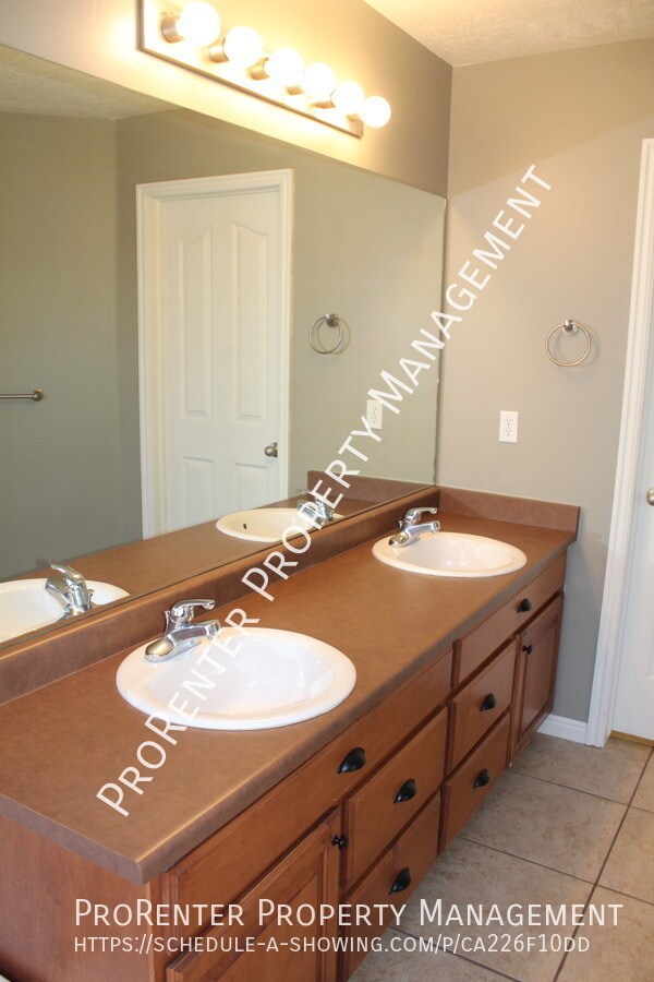 Building Photo - 1412 E 6125 S