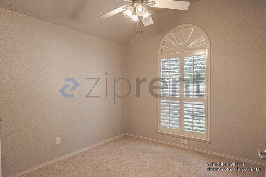 Building Photo - 11853 Del Rio Dr