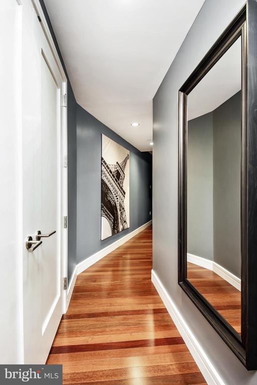 Building Photo - 1414 S Penn Square