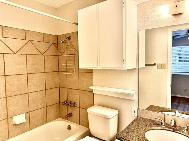 Building Photo - 9901 Hundred Oaks Cir