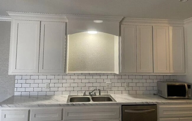 Building Photo - FOR LEASE - 3/2/2 North West Lubbock