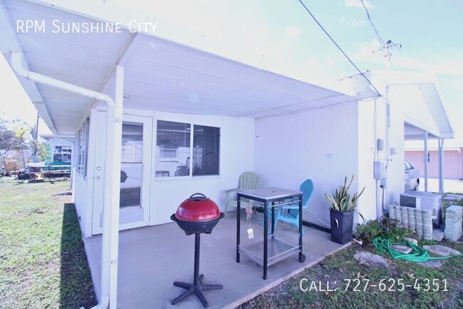 Building Photo - Charming Unfurnished 2-Bedroom Home in 55+...