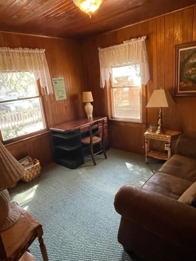 Building Photo - Sweet Tahoe Charm Cabin! Available Now!! for a 3-6 month lease or a long term lease! Call and inq...