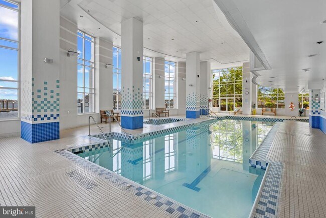 Building Photo - 100 Harborview Dr