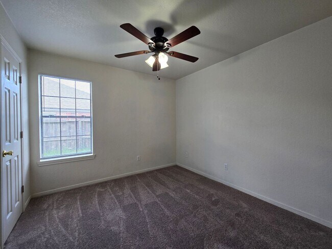 Building Photo - 3906 Hitchrock Dr