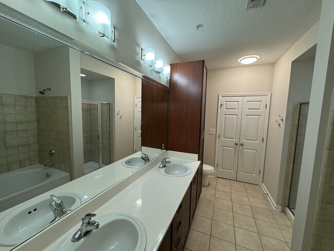 Main bathroom - 400 17th St NW