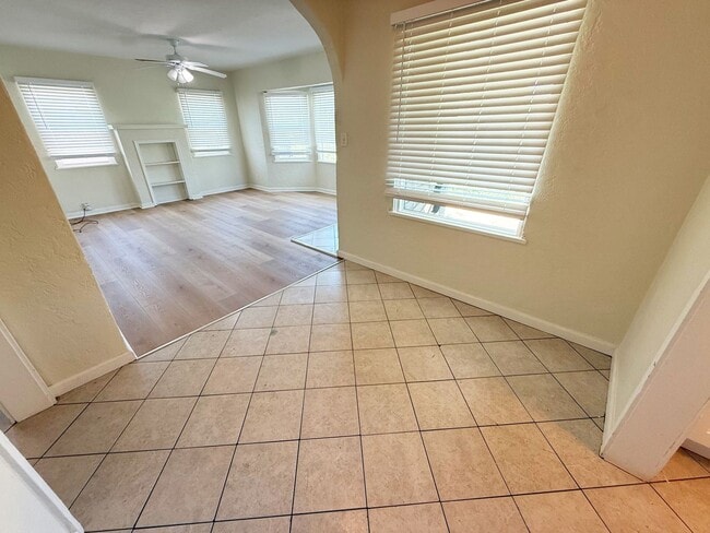 Building Photo - Updated 3 Bed/2 Bath Home For Rent!