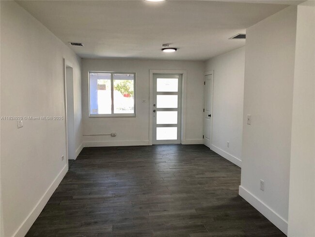 Building Photo - 2336 NW 15th Ct