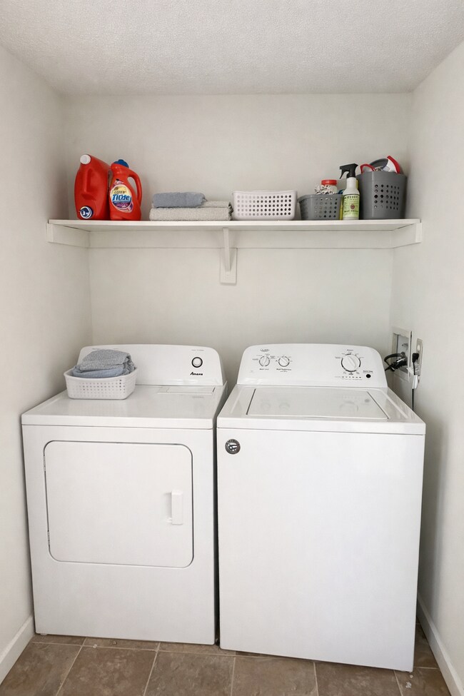 Building Photo - 148 Clover Valley Cir