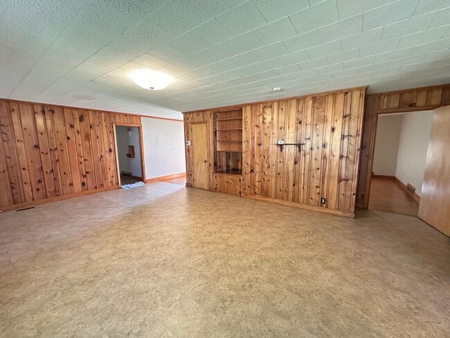 Building Photo - Graham area