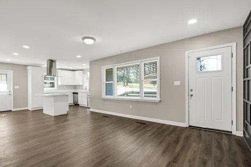 Building Photo - 2152 Holly Hill Dr