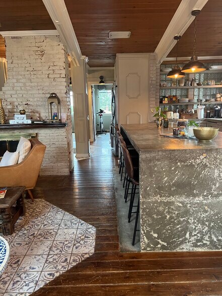 Building Photo - 6920 NE 27th Ave