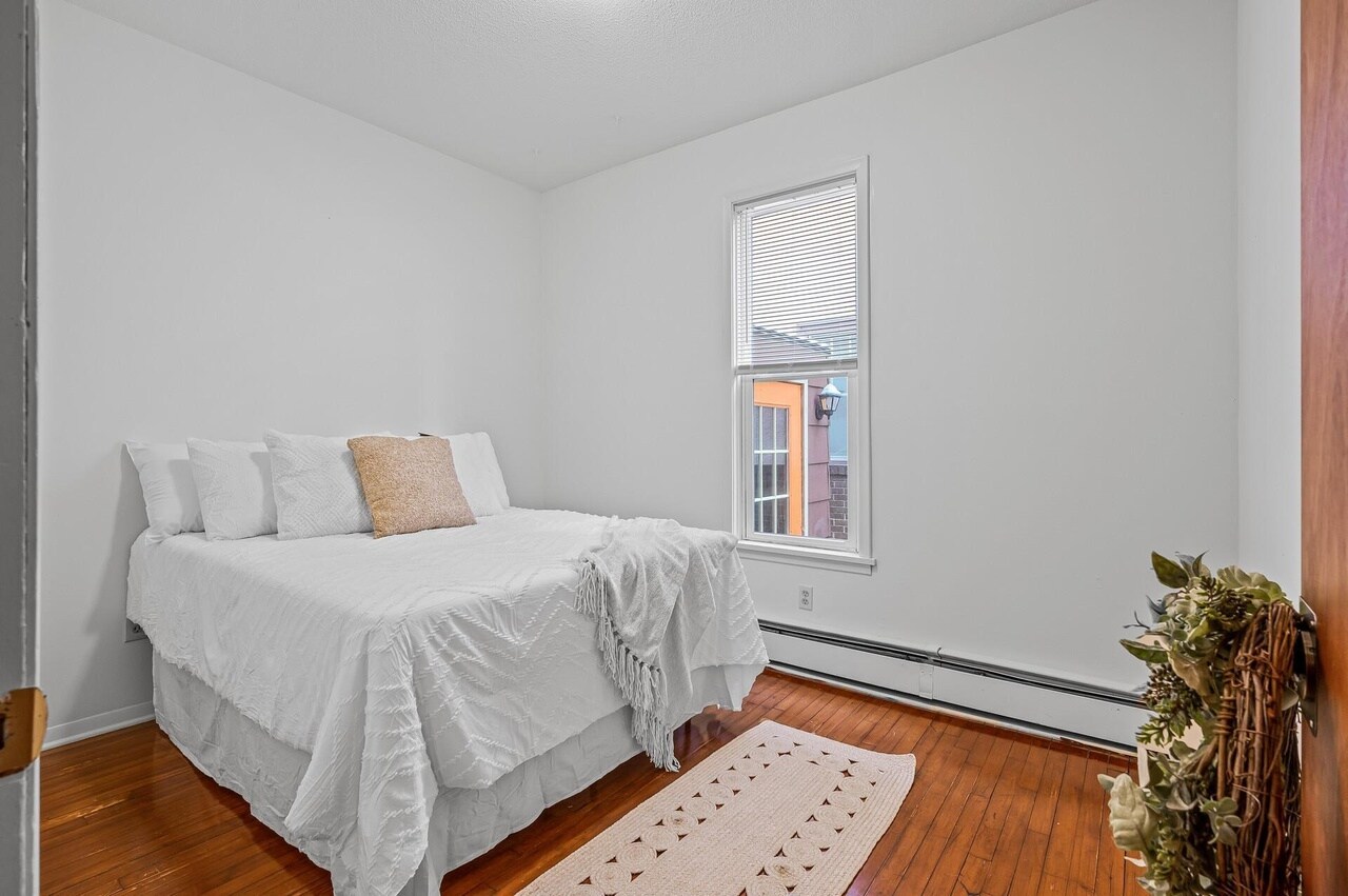 Bedroom 1 - 1609 4th St NE