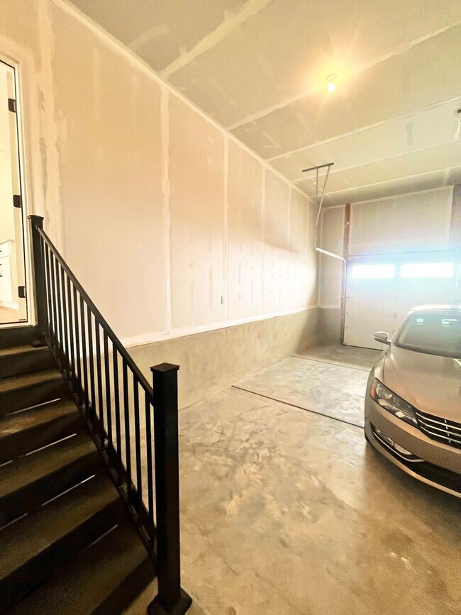 Building Photo - Stunning 5BD/3BA New Construction in Lehi | 3,287 SF | HOA Covers Yard | Aug 1