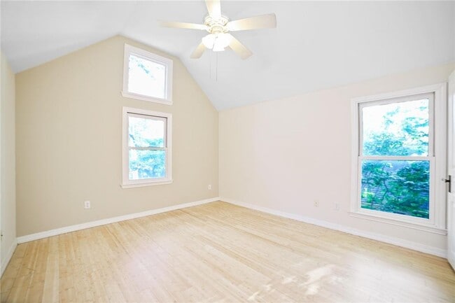 Building Photo - 2716 E 22nd St