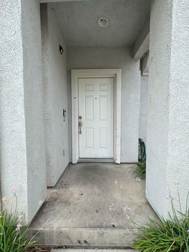 Building Photo - 645 Rockspray Cir