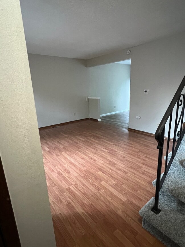 Building Photo - 3 Bedroom Duplex on South Side of Des Moines Available!