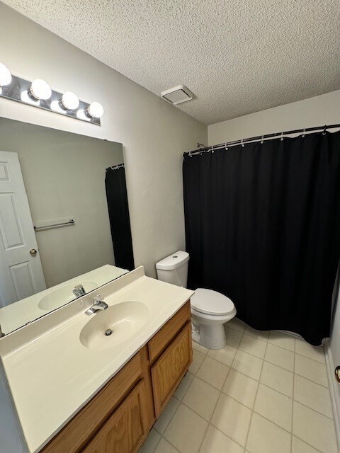 Building Photo - Charming 4-Bedroom Home