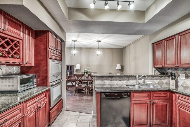 Building Photo - 246 Litchfield Ln