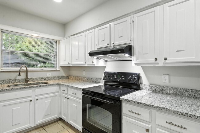 Building Photo - Immaculate 4-Bedroom Remodel in the Heart ...