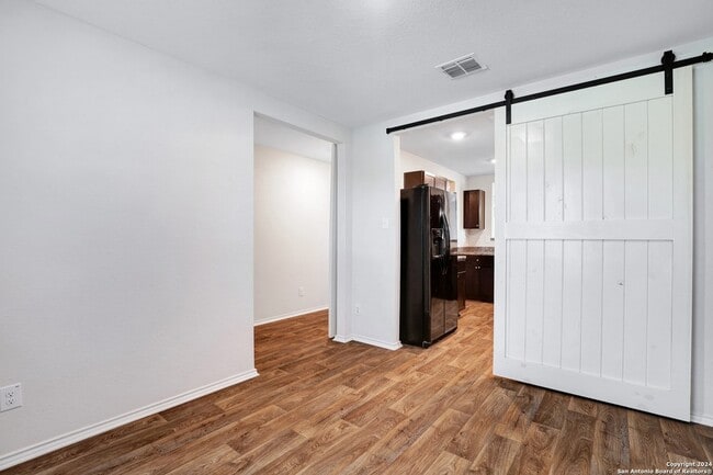 Building Photo - 2850 Lindenwood Run