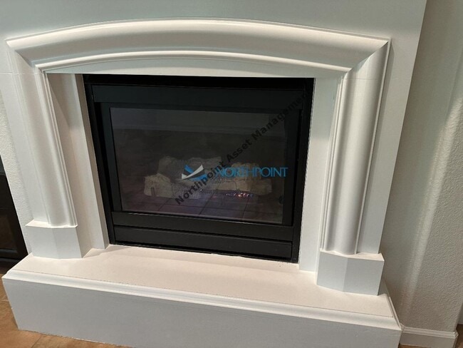 Building Photo - 4BR/3BA w/ Solar + Downstairs Bed/Bath in Whitney Oaks