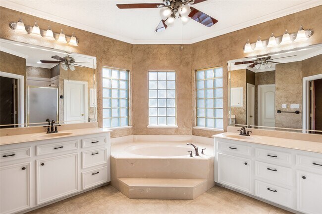 Building Photo - 60 Fairfield Dr