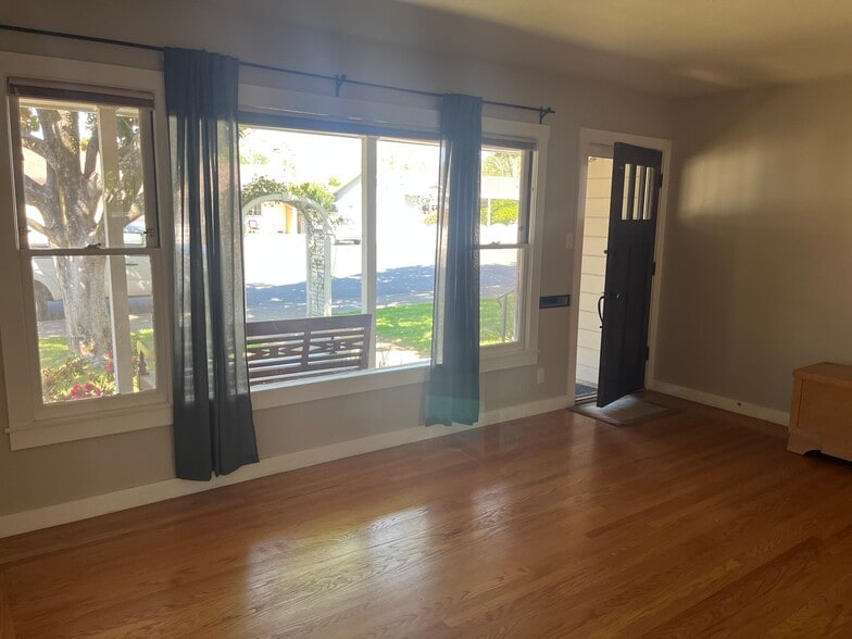 Entry - 304 Dechene Ave