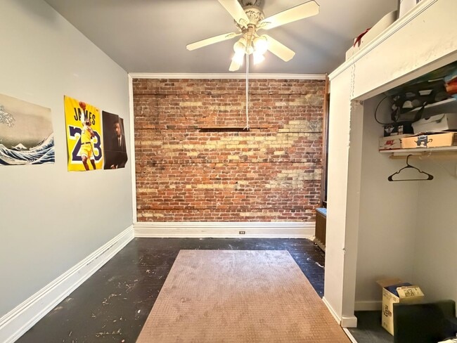 Building Photo - Large 3 Bedroom Open July 1st!
