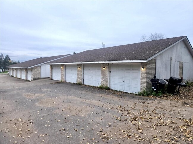 Building Photo - 2465 Cochrane Dr