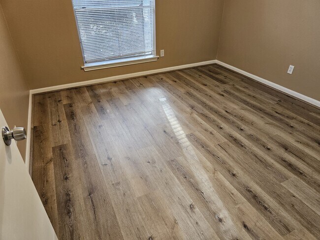 Building Photo - 2327 Shadbury Ct