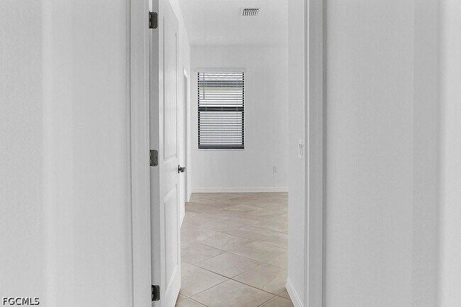 Building Photo - 14882 Portico Blvd