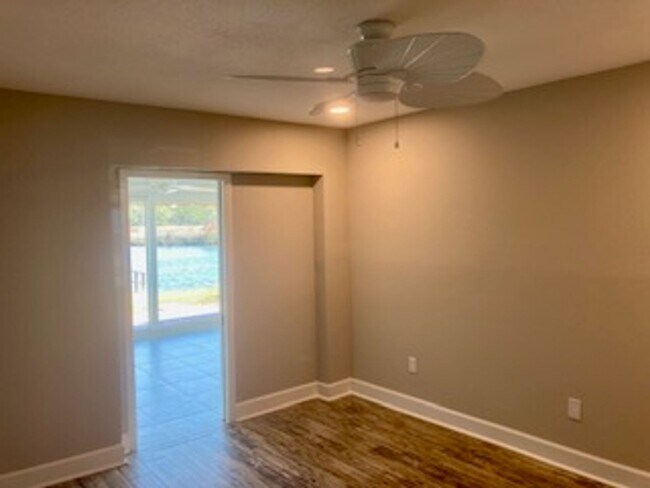 Building Photo - Waterfront condo with community pool!