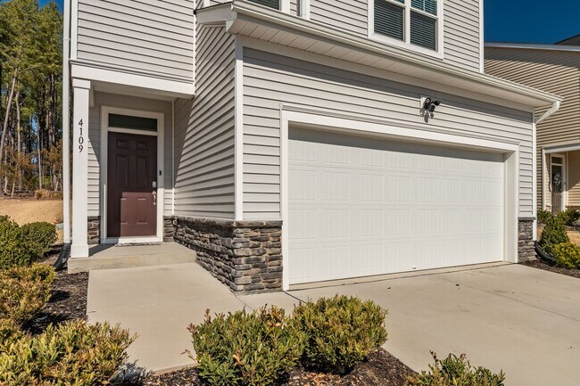 Building Photo - Bright, Spacious 3BR/2.5BA Home – Move-In Ready with Loft & Open Floor Plan