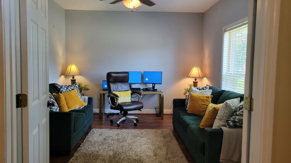 Building Photo - 7301 Anna Rose Dr